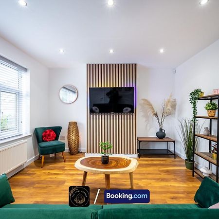 Cosy 3-Bed House, Garden & Free Parking In Stretford Apartment Manchester Exterior photo