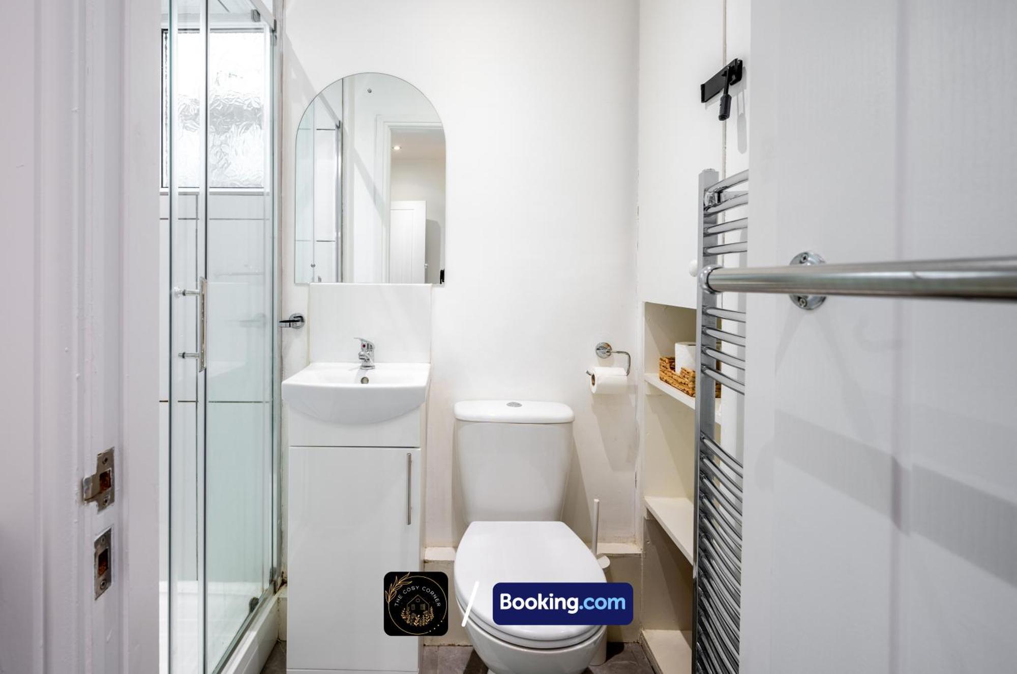 Cosy 3-Bed House, Garden & Free Parking In Stretford Apartment Manchester Exterior photo