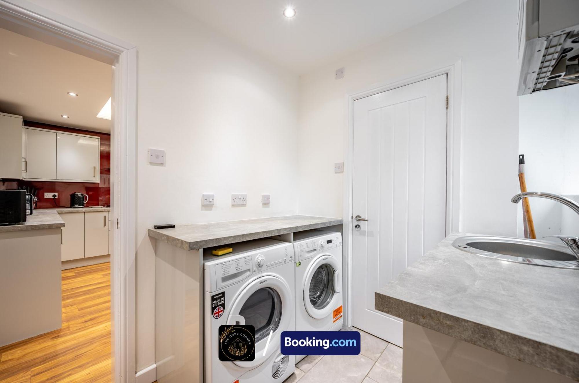 Cosy 3-Bed House, Garden & Free Parking In Stretford Apartment Manchester Exterior photo