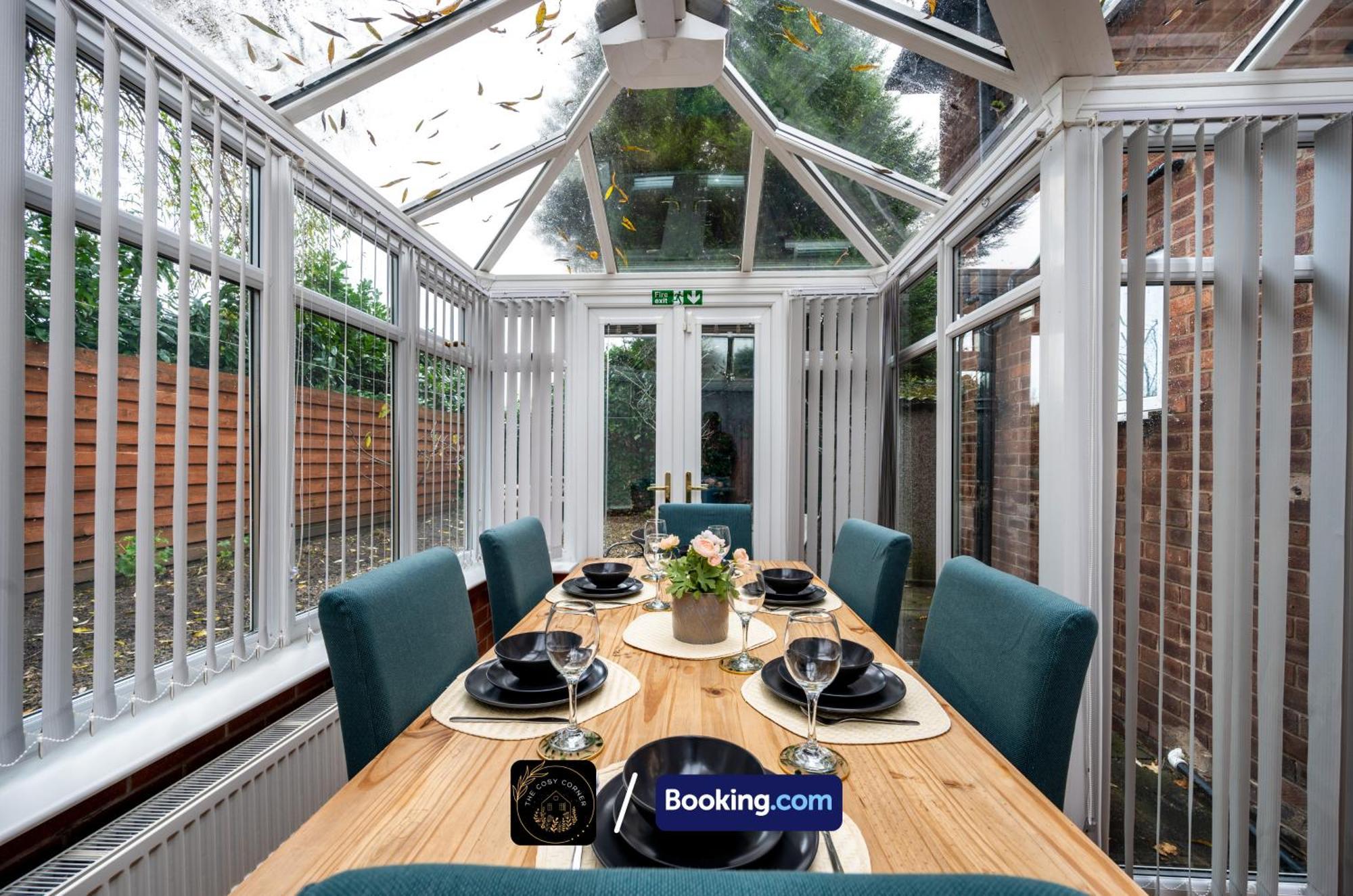 Cosy 3-Bed House, Garden & Free Parking In Stretford Apartment Manchester Exterior photo