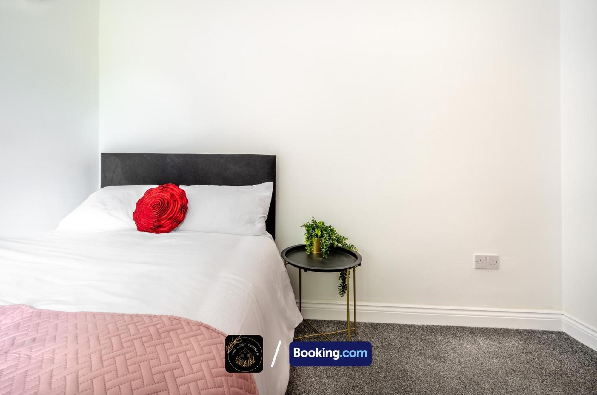 Cosy 3-Bed House, Garden & Free Parking In Stretford Apartment Manchester Exterior photo