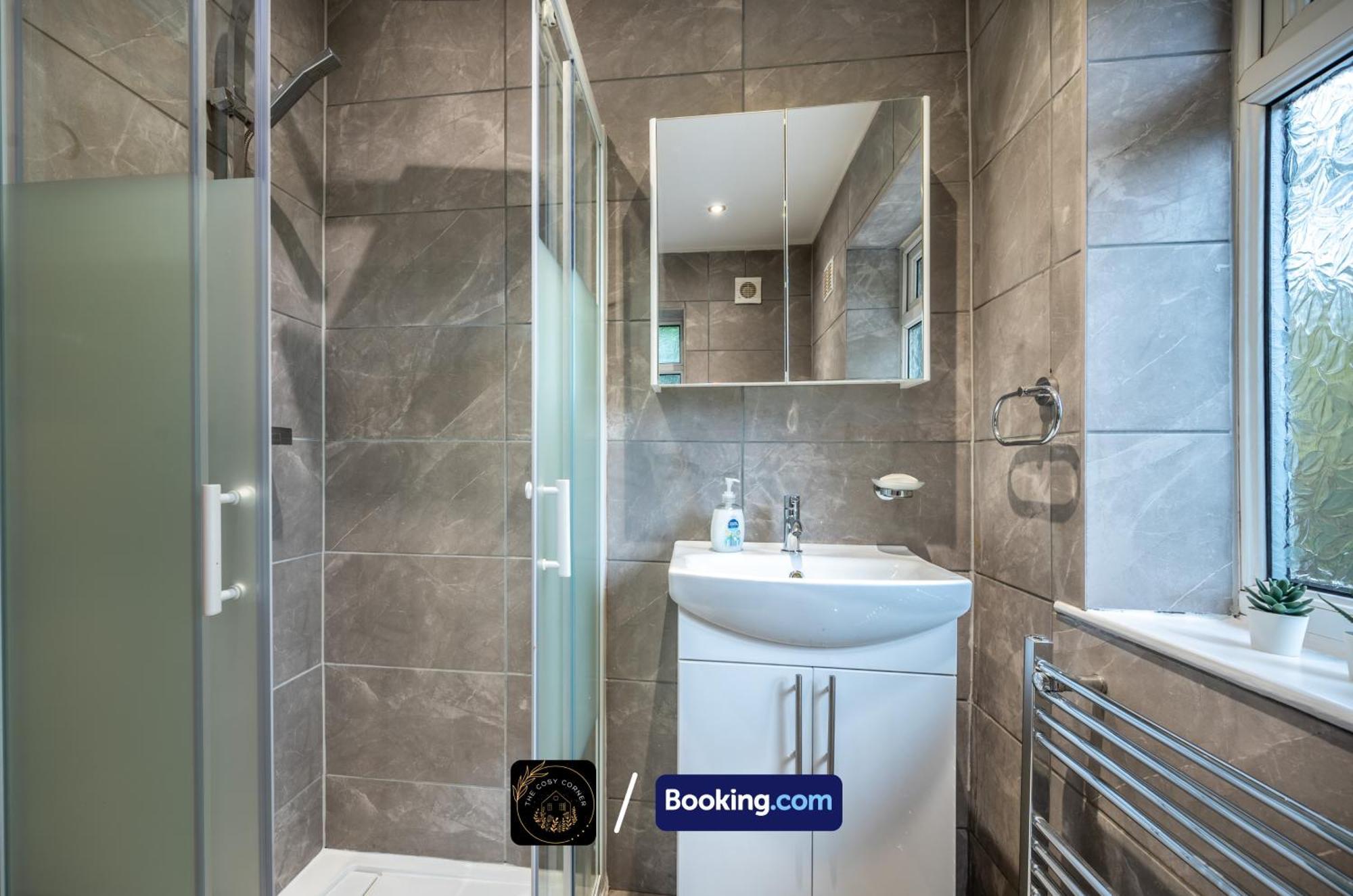Cosy 3-Bed House, Garden & Free Parking In Stretford Apartment Manchester Exterior photo