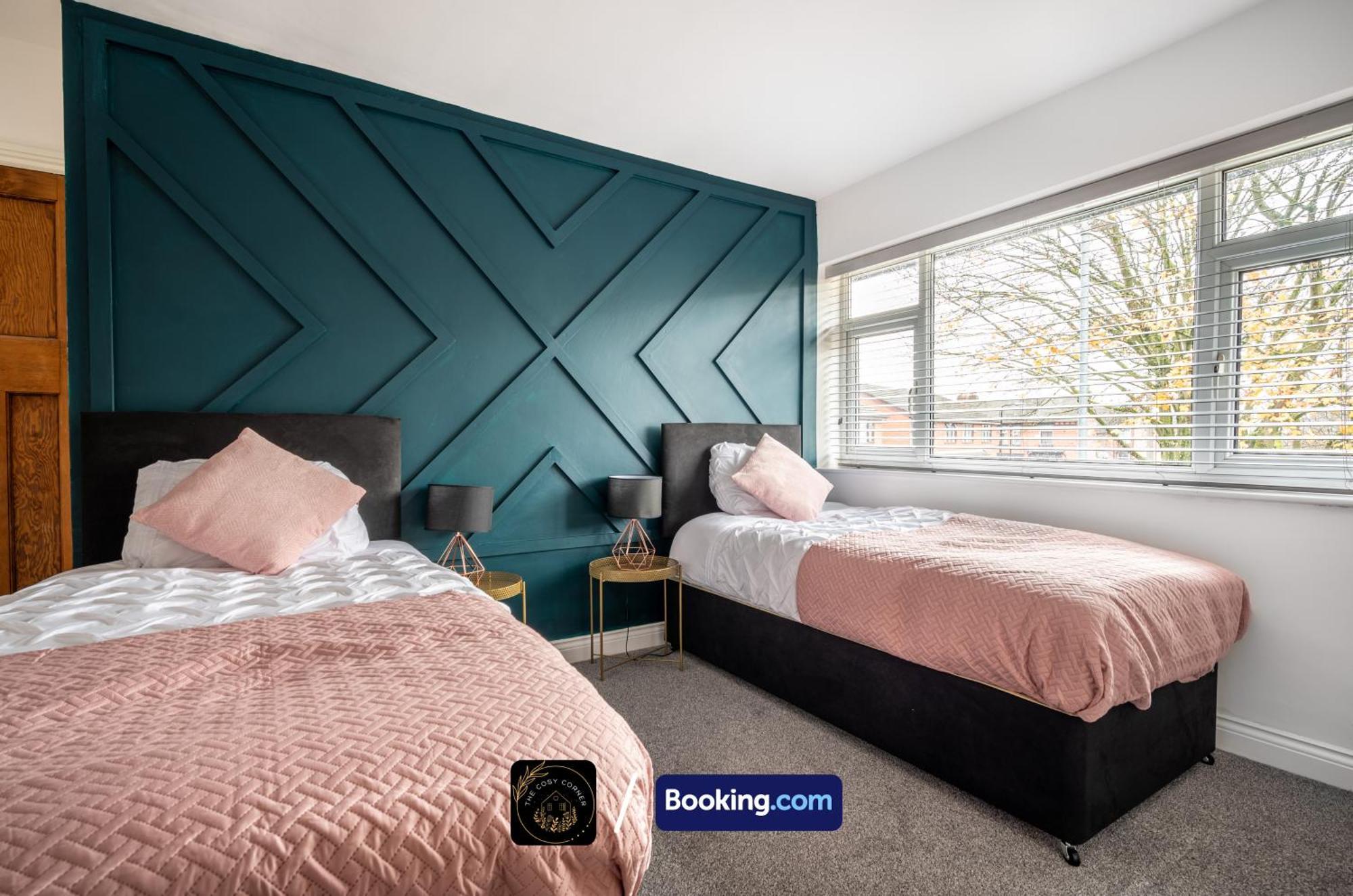 Cosy 3-Bed House, Garden & Free Parking In Stretford Apartment Manchester Exterior photo