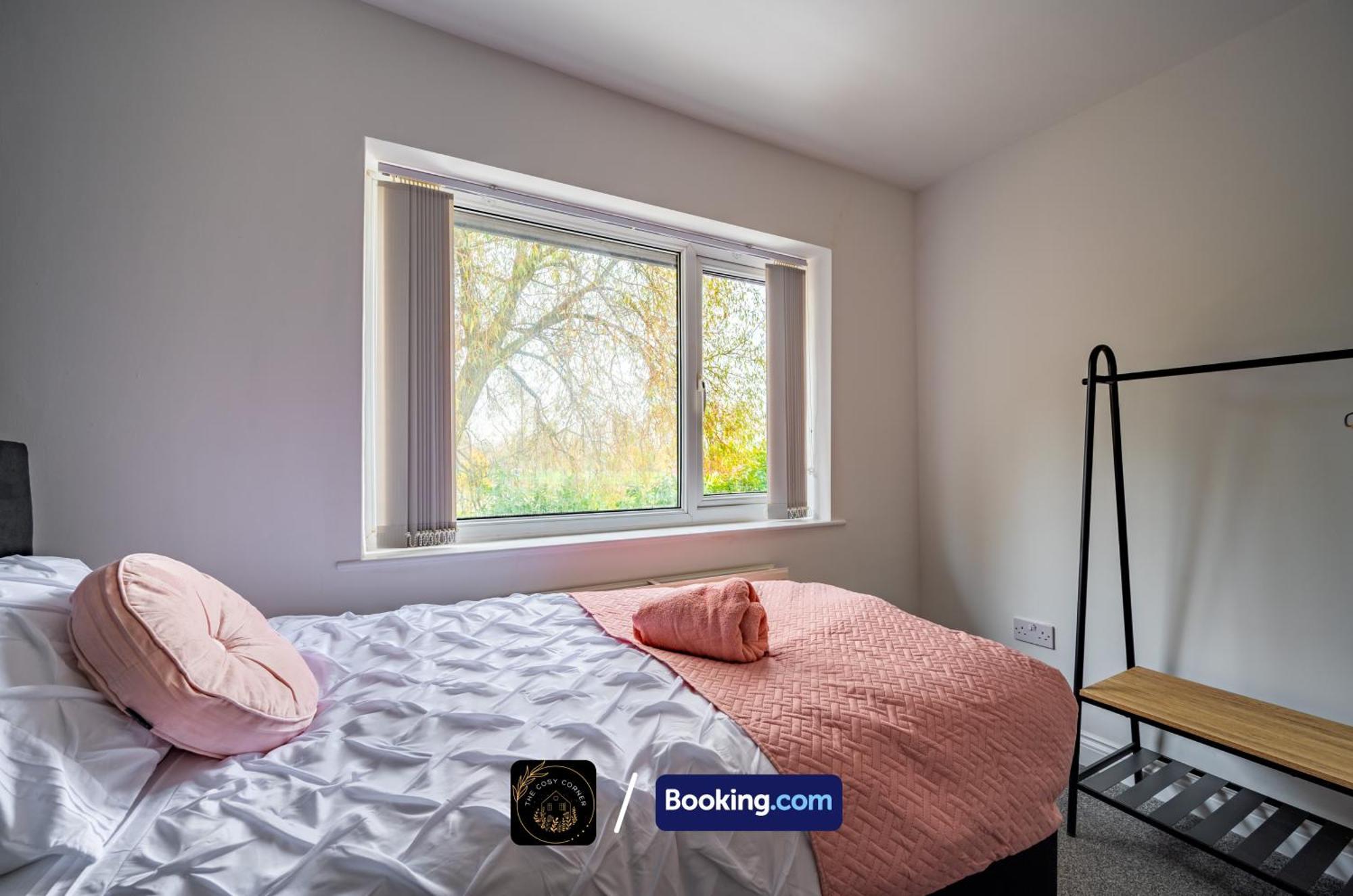 Cosy 3-Bed House, Garden & Free Parking In Stretford Apartment Manchester Exterior photo