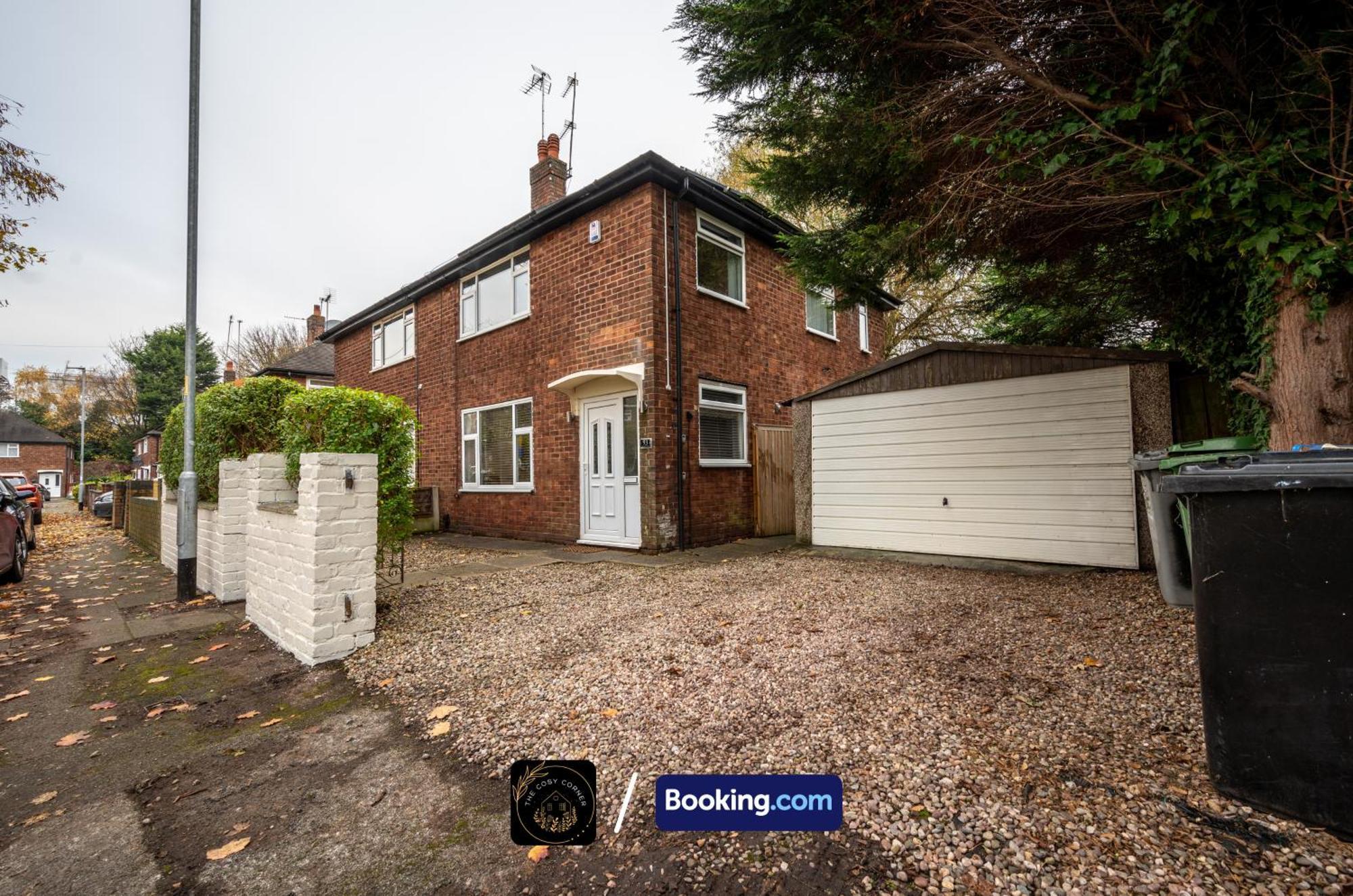 Cosy 3-Bed House, Garden & Free Parking In Stretford Apartment Manchester Exterior photo